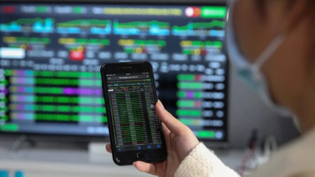 Ngành điện tại Việt Nam phần lớn vẫn phụ thuộc vào nguồn nhiên liệu như than và khí tự nhiên