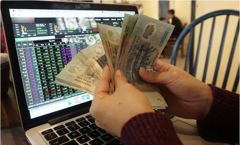 Xác nhận giao dịch và kiểm tra thông tin phiếu lệnh.