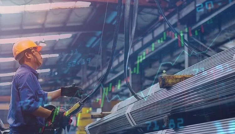 Giá thép phụ thuộc lớn vào quy luật cung - cầu toàn cầu, chính sách thương mại và giá nguyên liệu (như quặng sắt, than cốc)